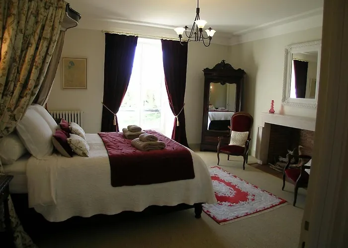 Quietly Located Historical Château In The Dordogne Villa *